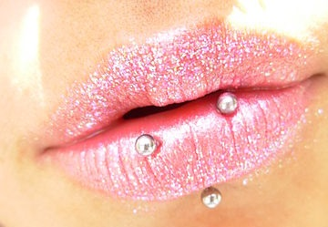Illustration for article titled Here’s Why Fish Scales Get Put In Lipstick